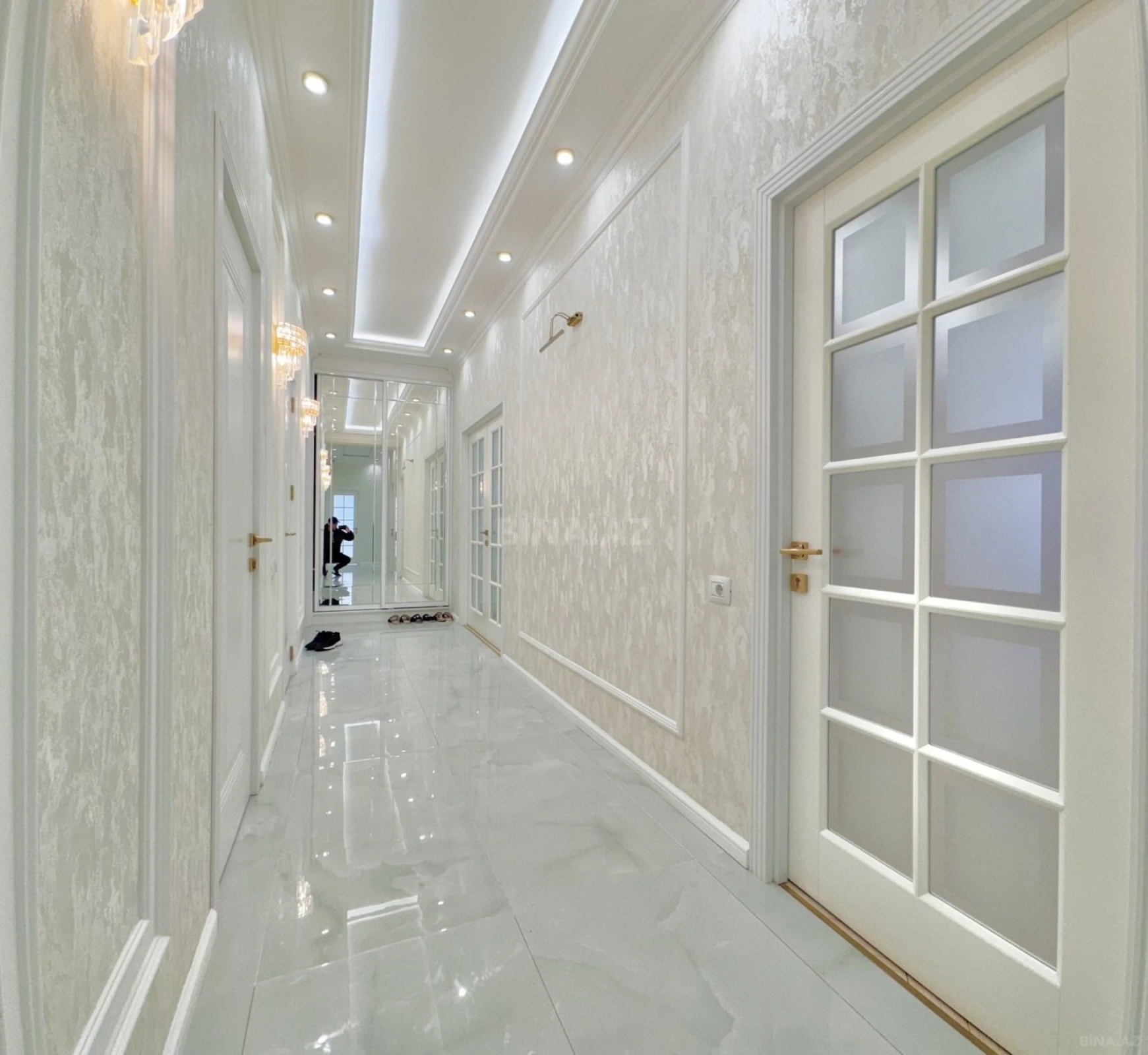 Satılır 4 otaqlı mənzil 136 m²