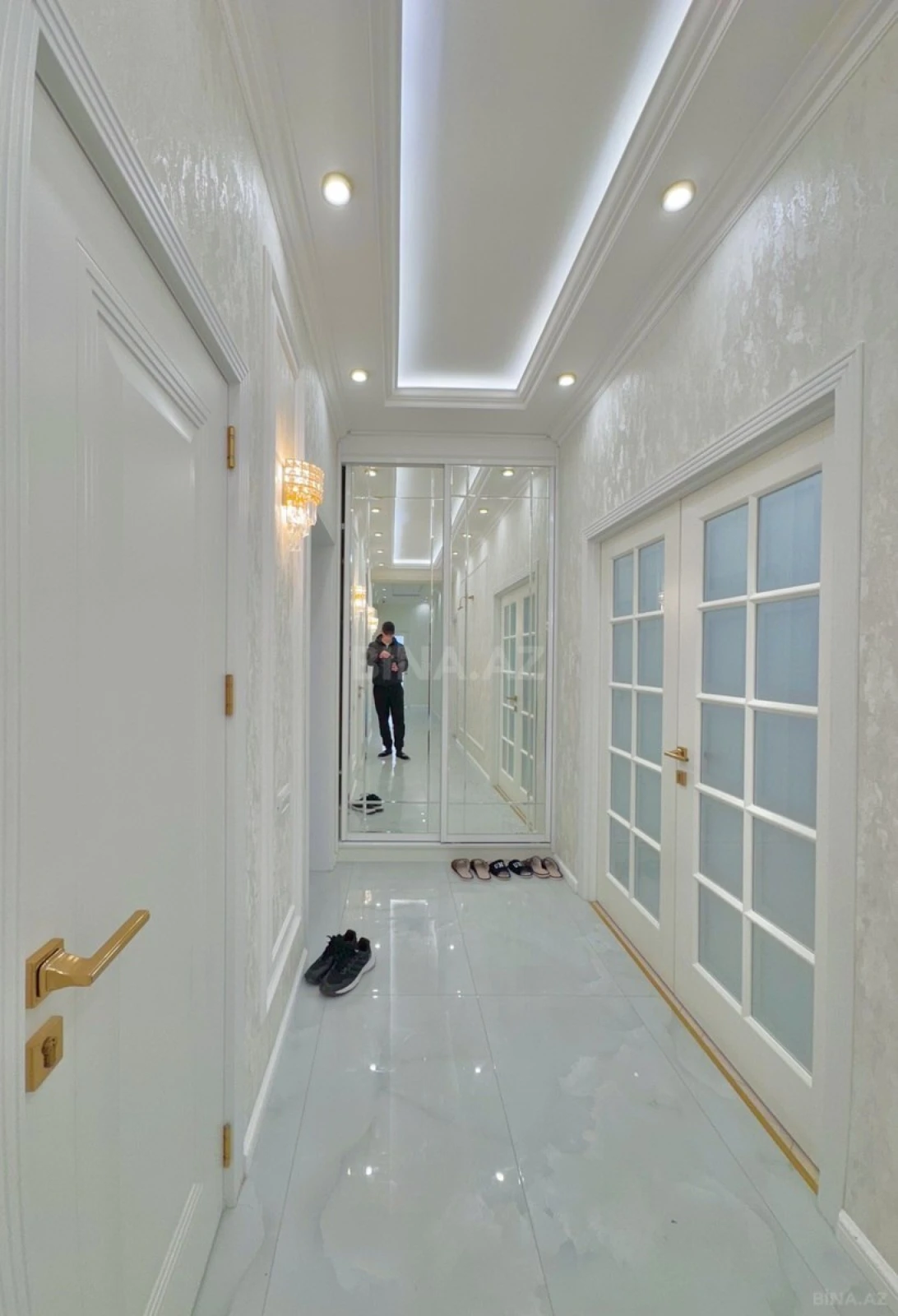 Satılır 4 otaqlı mənzil 136 m²