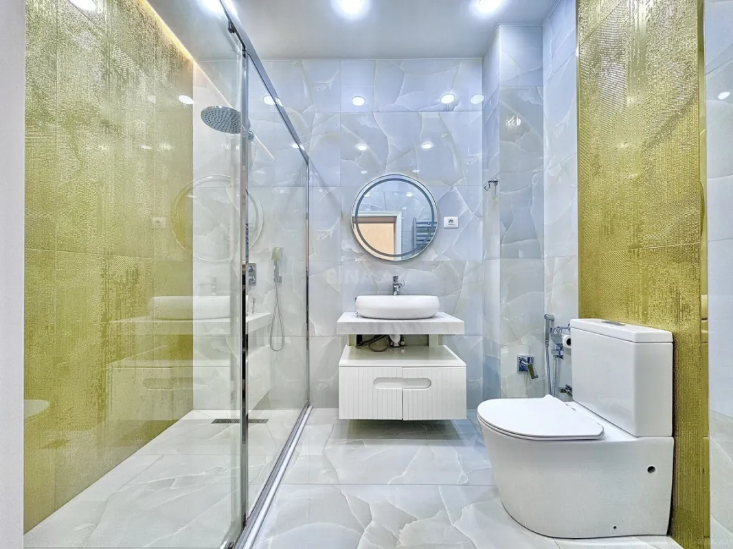 Satılır 4 otaqlı mənzil 136 m²