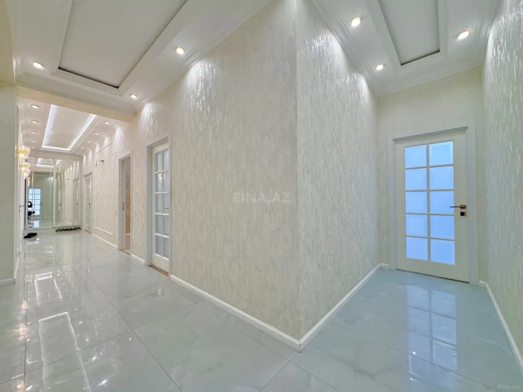 Satılır 4 otaqlı mənzil 136 m²