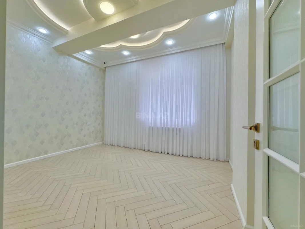 Satılır 4 otaqlı mənzil 136 m²