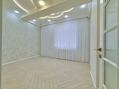 Satılır 4 otaqlı mənzil 136 m²