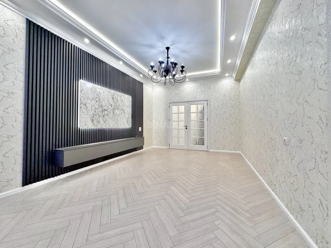 Satılır 4 otaqlı mənzil 136 m²