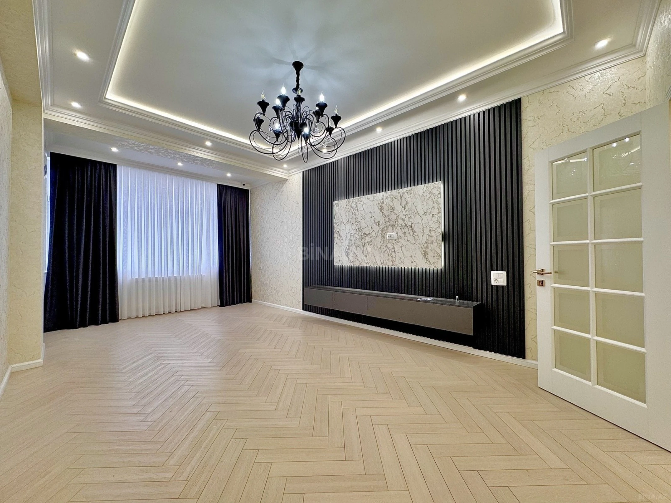 Satılır 4 otaqlı mənzil 136 m²