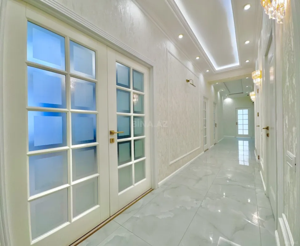 Satılır 4 otaqlı mənzil 136 m²