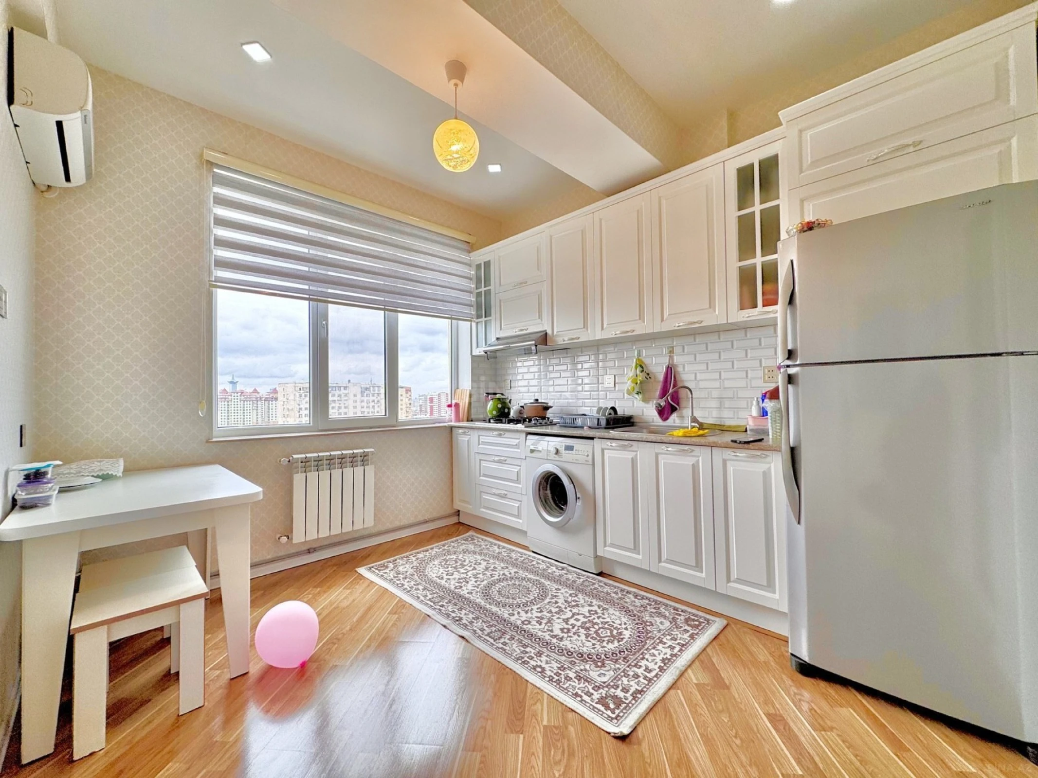 Satılır 2 otaqlı mənzil 71 m²