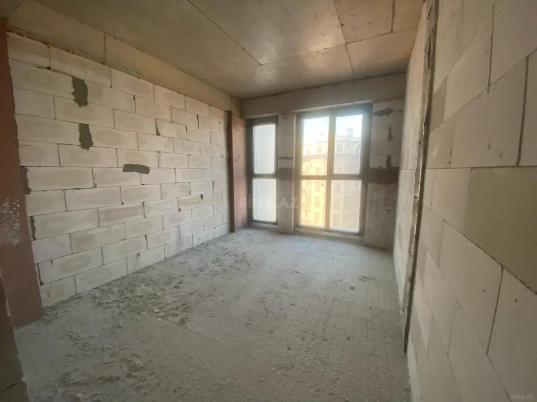 Satılır 4 otaqlı mənzil 163 m²