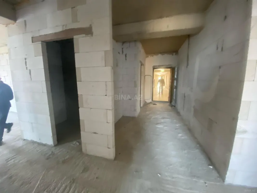 Satılır 4 otaqlı mənzil 163 m²