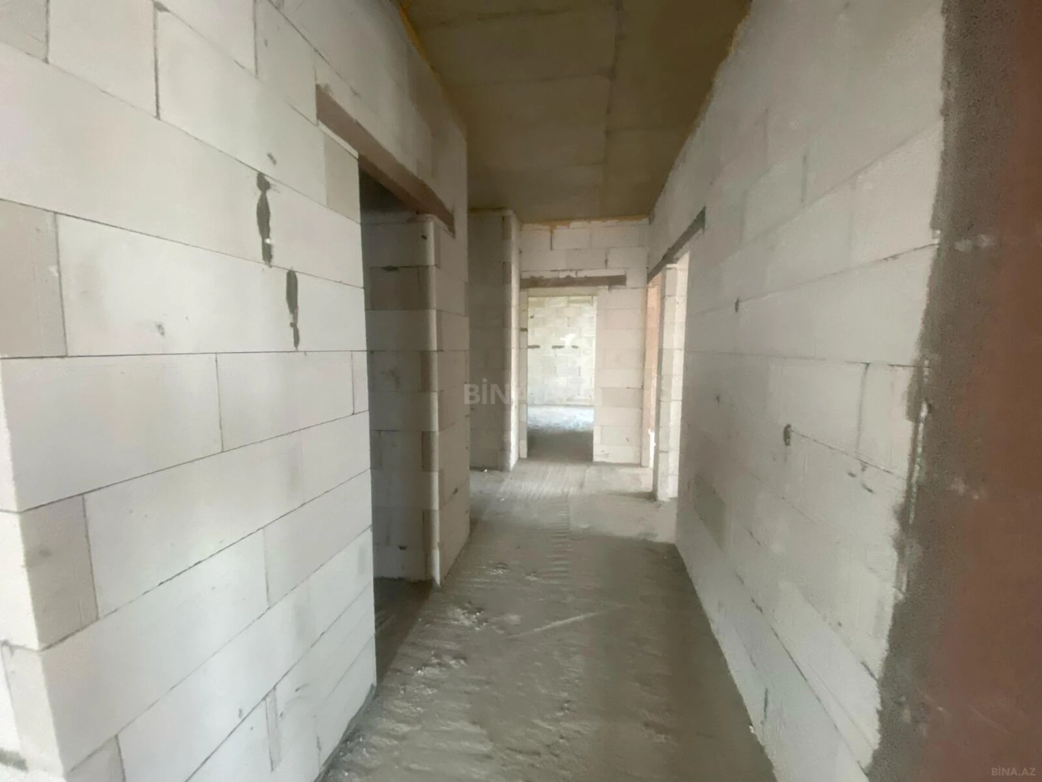 Satılır 4 otaqlı mənzil 163 m²