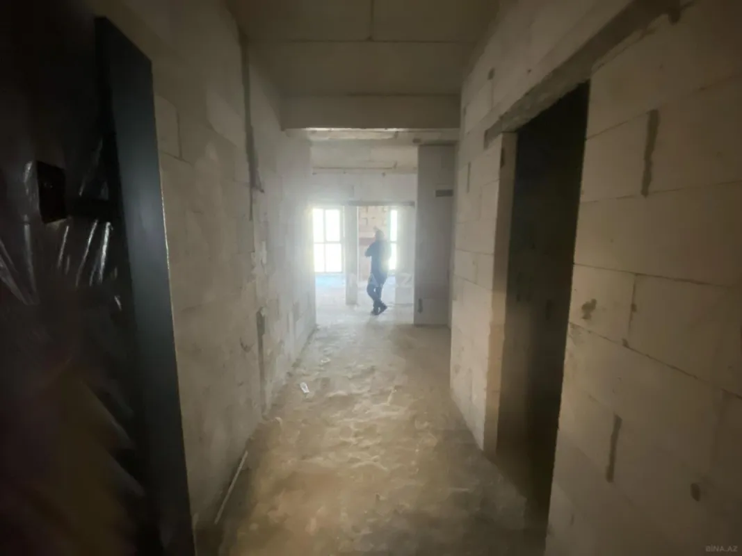 Satılır 4 otaqlı mənzil 163 m²