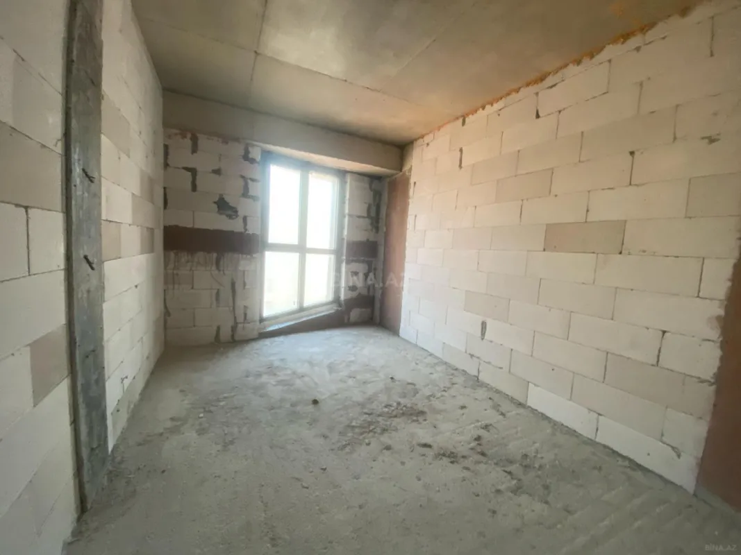 Satılır 4 otaqlı mənzil 163 m²
