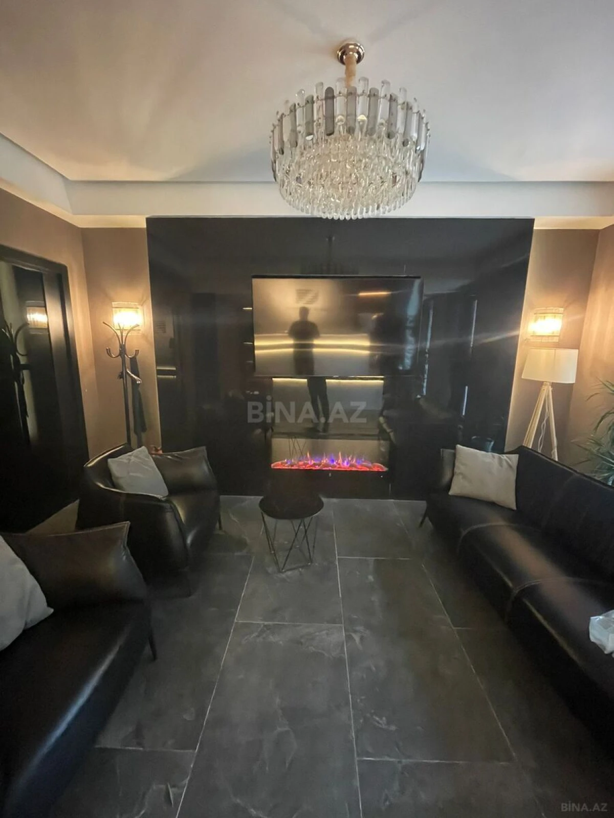 Satılır 4 otaqlı mənzil 163 m²