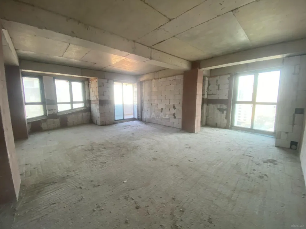 Satılır 4 otaqlı mənzil 163 m²