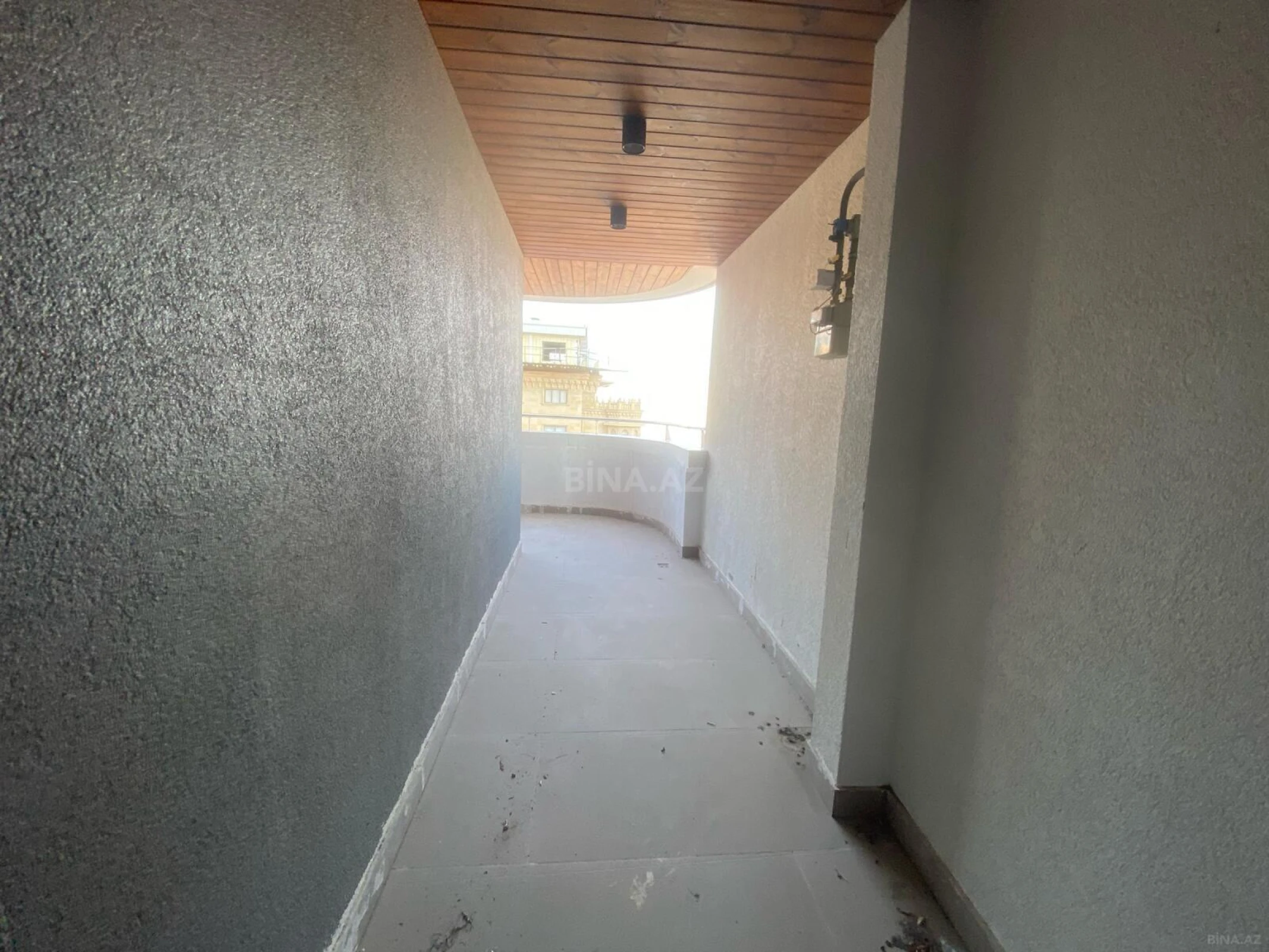 Satılır 4 otaqlı mənzil 163 m²