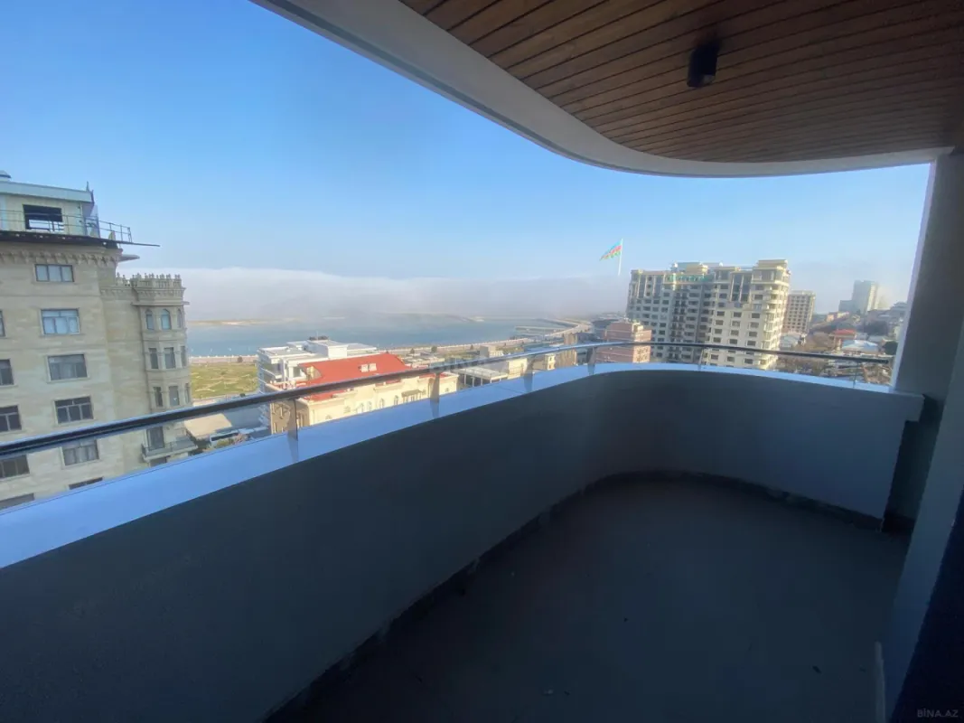 Satılır 4 otaqlı mənzil 163 m²