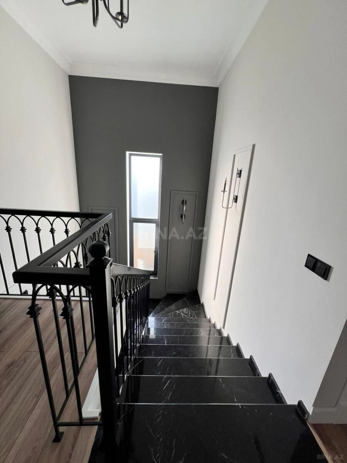 Satılır 4 otaqlı həyət evi 350 m²