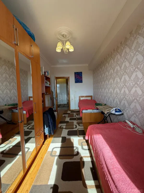 Satılır 3 otaqlı mənzil 130 m²