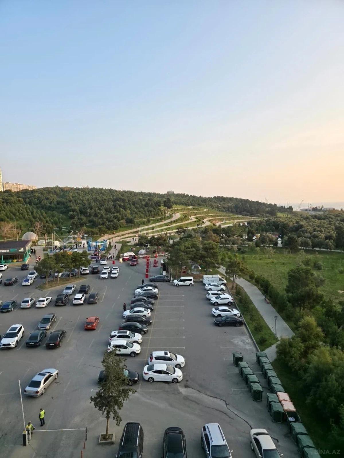 Satılır 4 otaqlı mənzil 130 m²