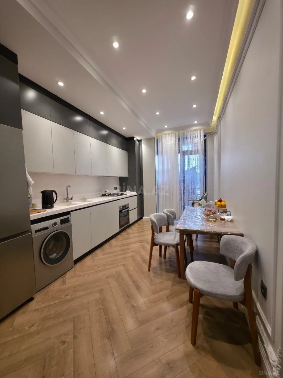 Satılır 4 otaqlı mənzil 130 m²