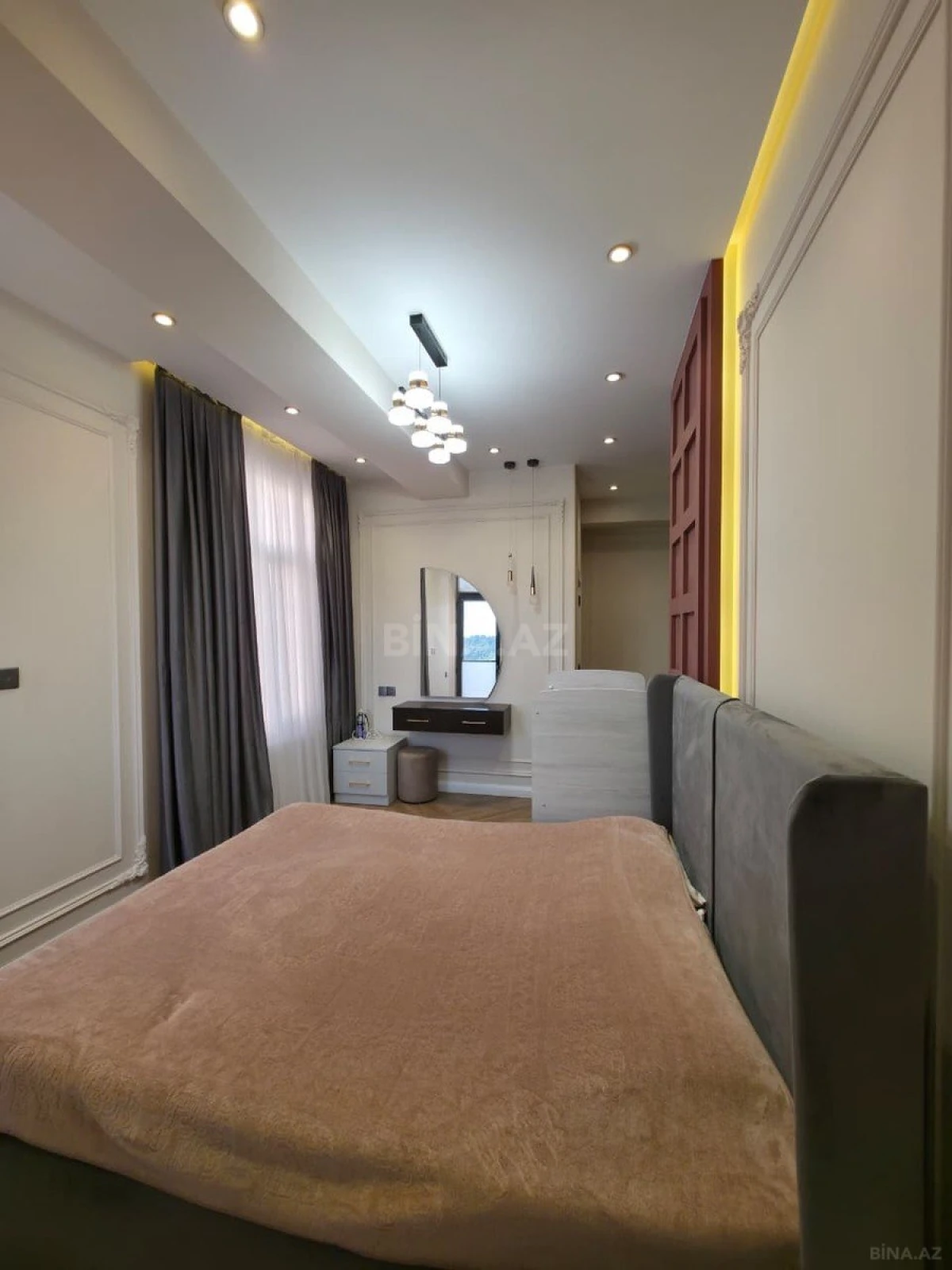 Satılır 4 otaqlı mənzil 130 m²