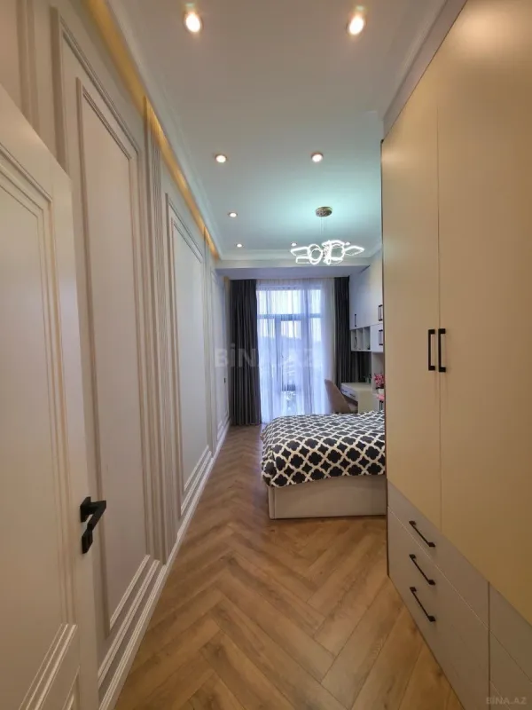 Satılır 4 otaqlı mənzil 130 m²