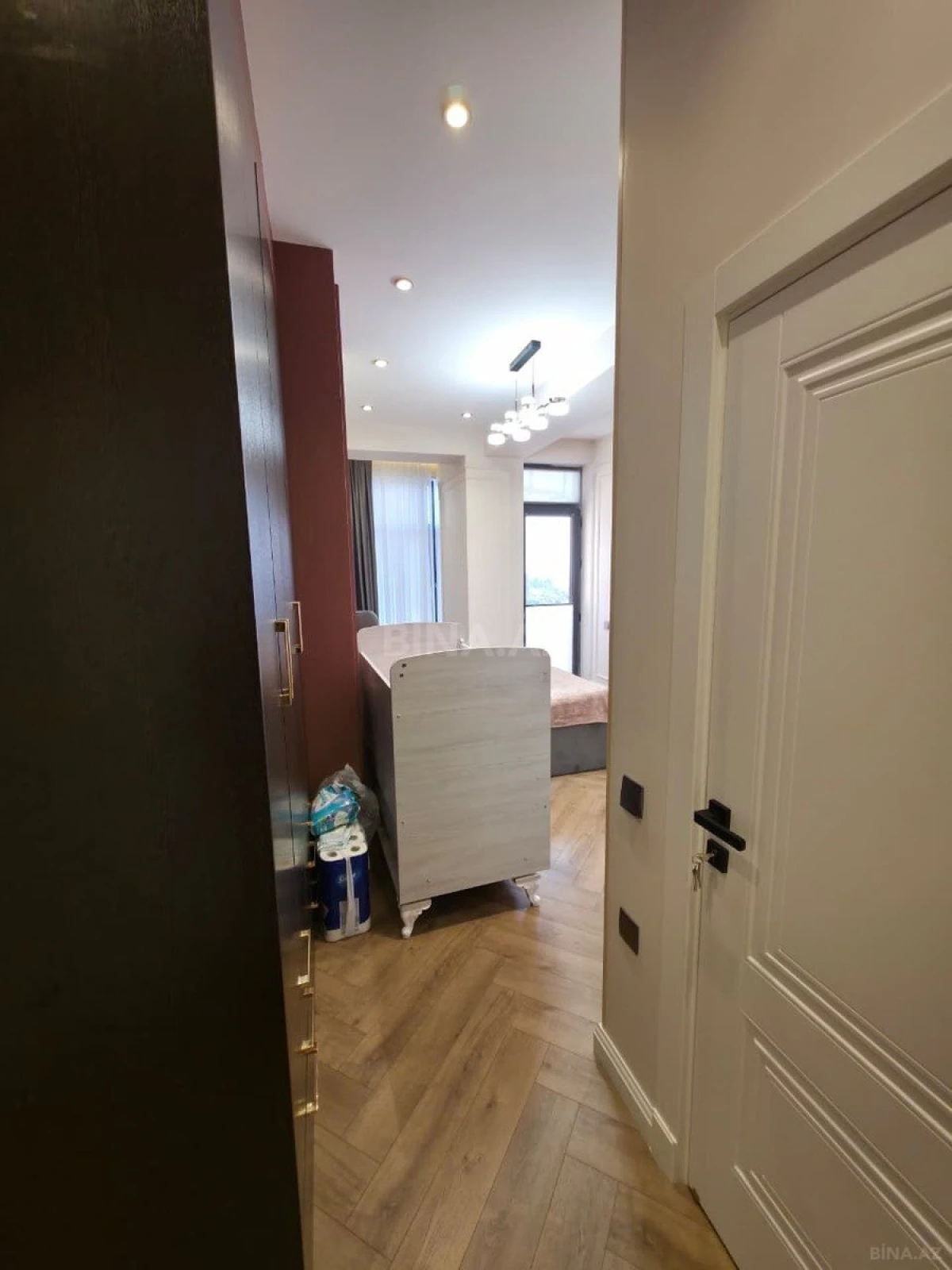 Satılır 4 otaqlı mənzil 130 m²