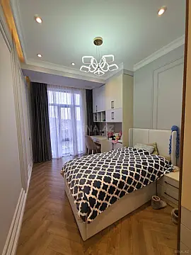 Satılır 4 otaqlı mənzil 130 m²