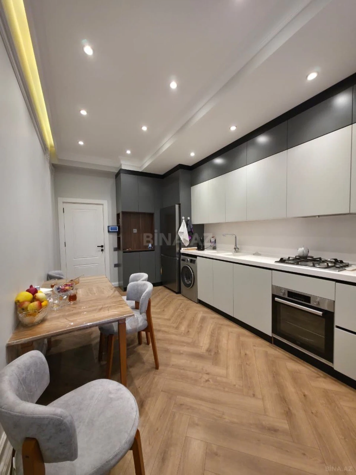 Satılır 4 otaqlı mənzil 130 m²