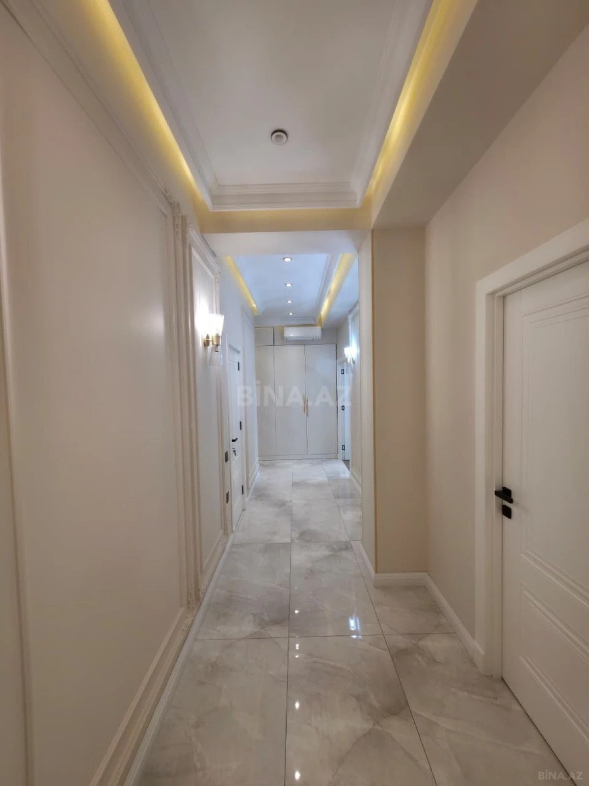 Satılır 4 otaqlı mənzil 130 m²
