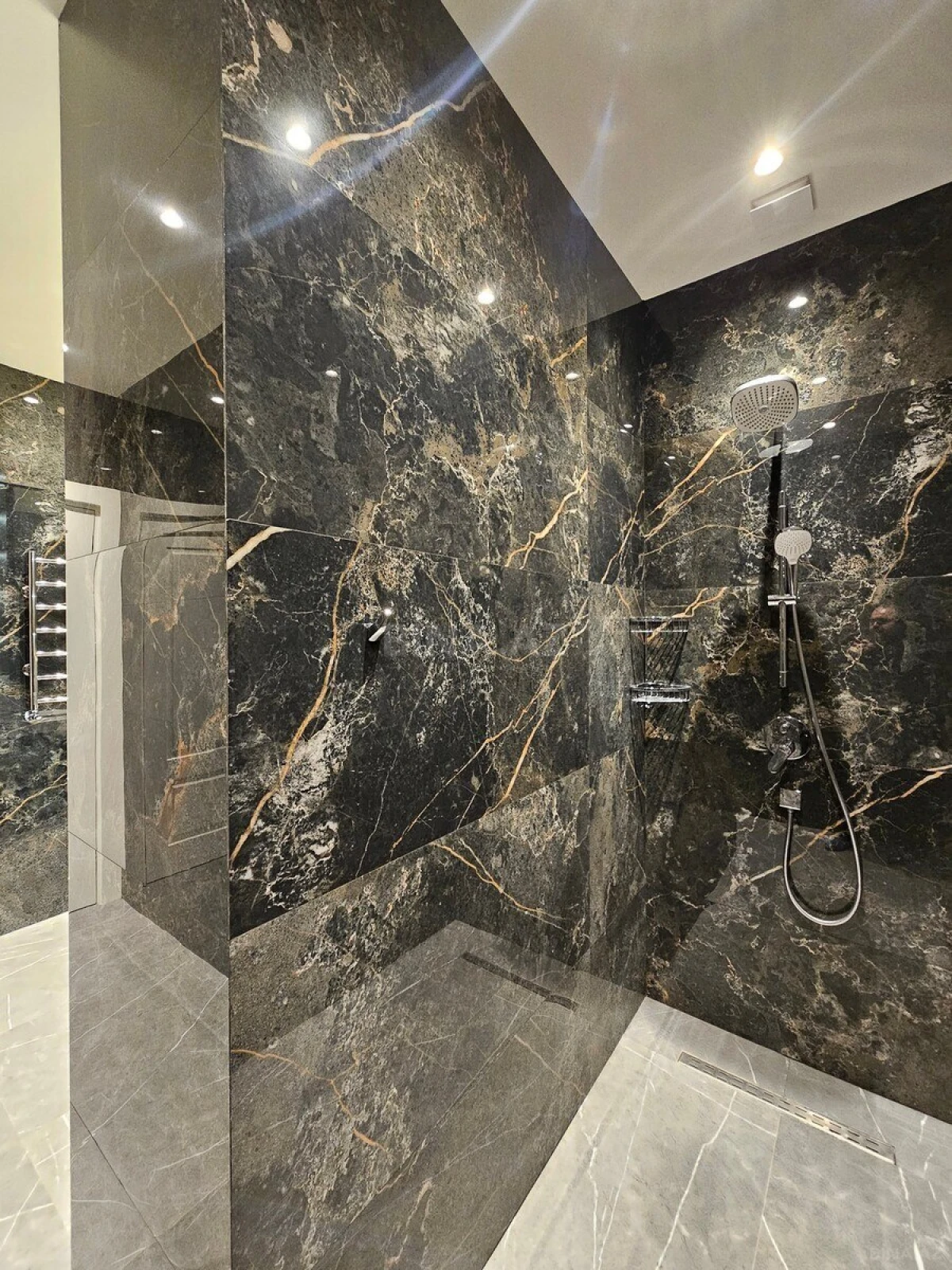 Satılır 3 otaqlı mənzil 153 m²