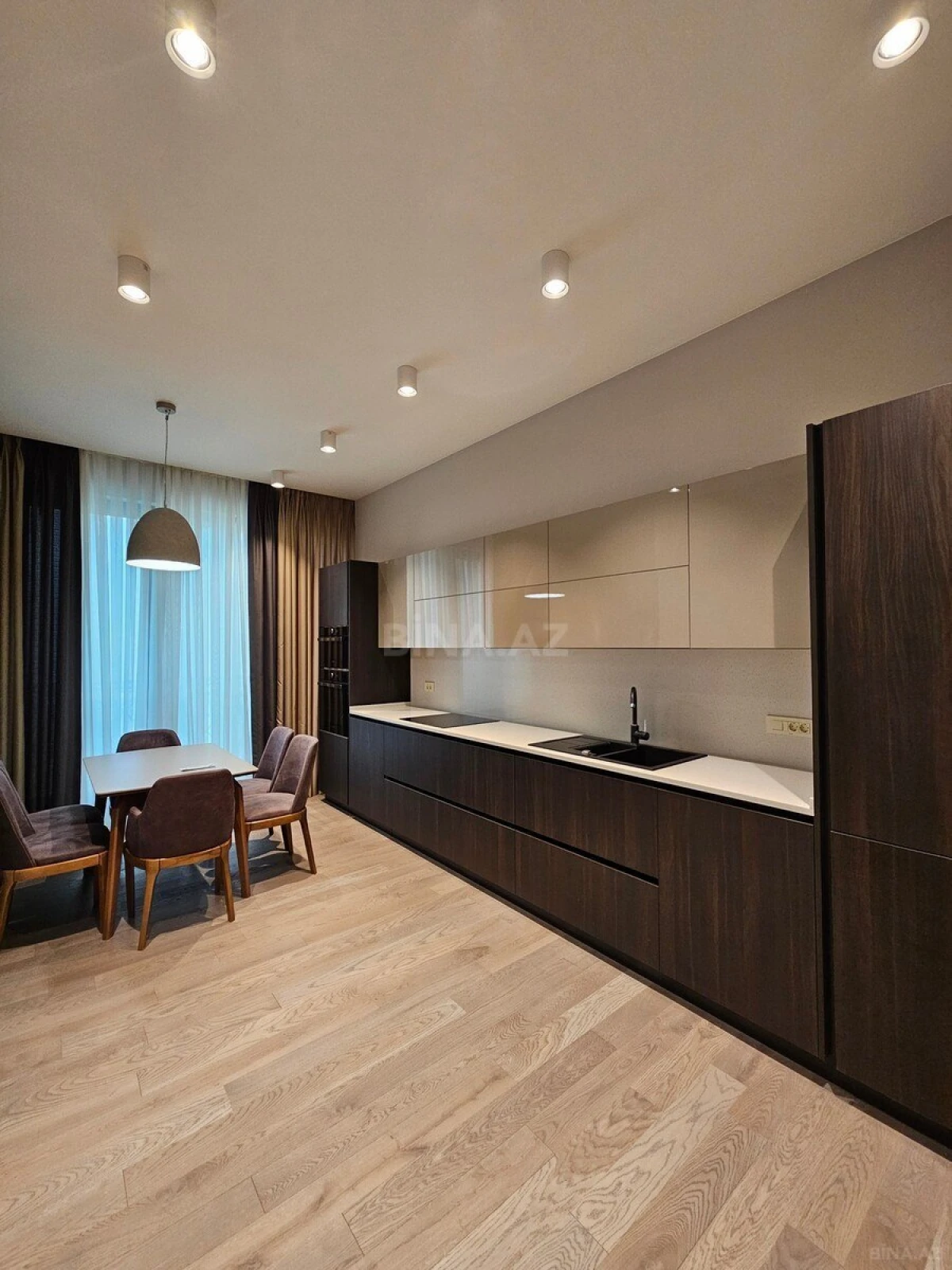 Satılır 3 otaqlı mənzil 153 m²