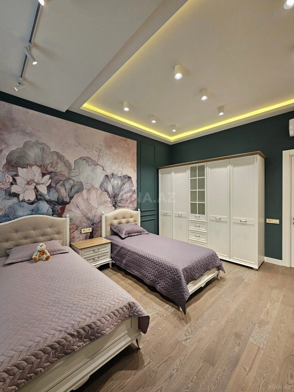 Satılır 3 otaqlı mənzil 153 m²