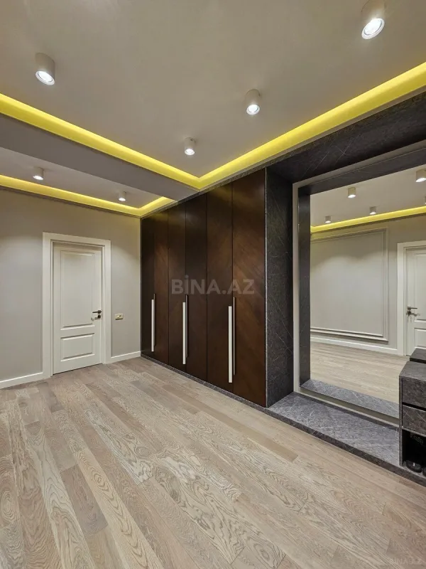 Satılır 3 otaqlı mənzil 153 m²