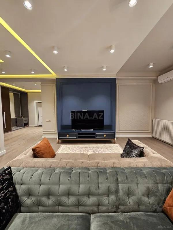 Satılır 3 otaqlı mənzil 153 m²