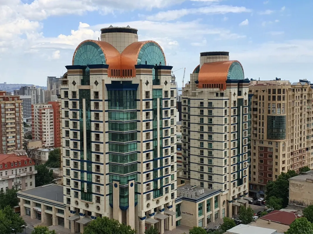 Satılır 3 otaqlı mənzil 153 m²