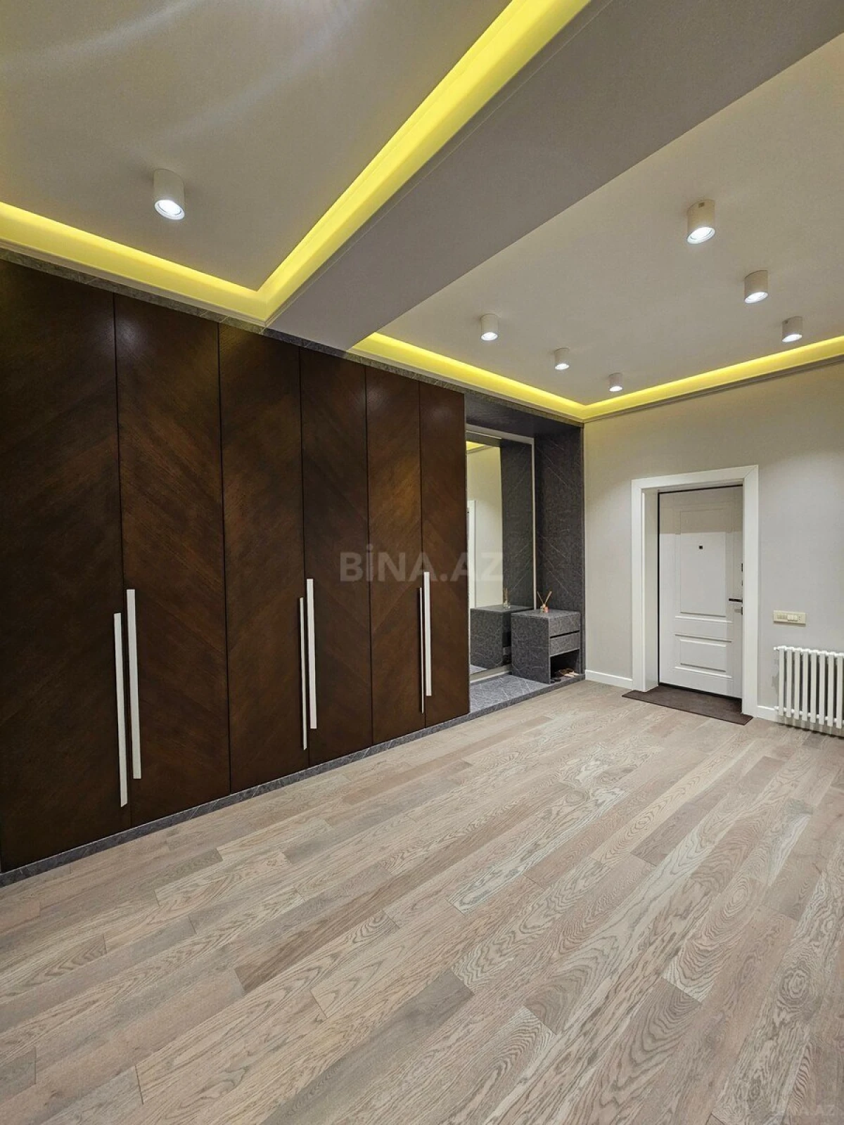 Satılır 3 otaqlı mənzil 153 m²