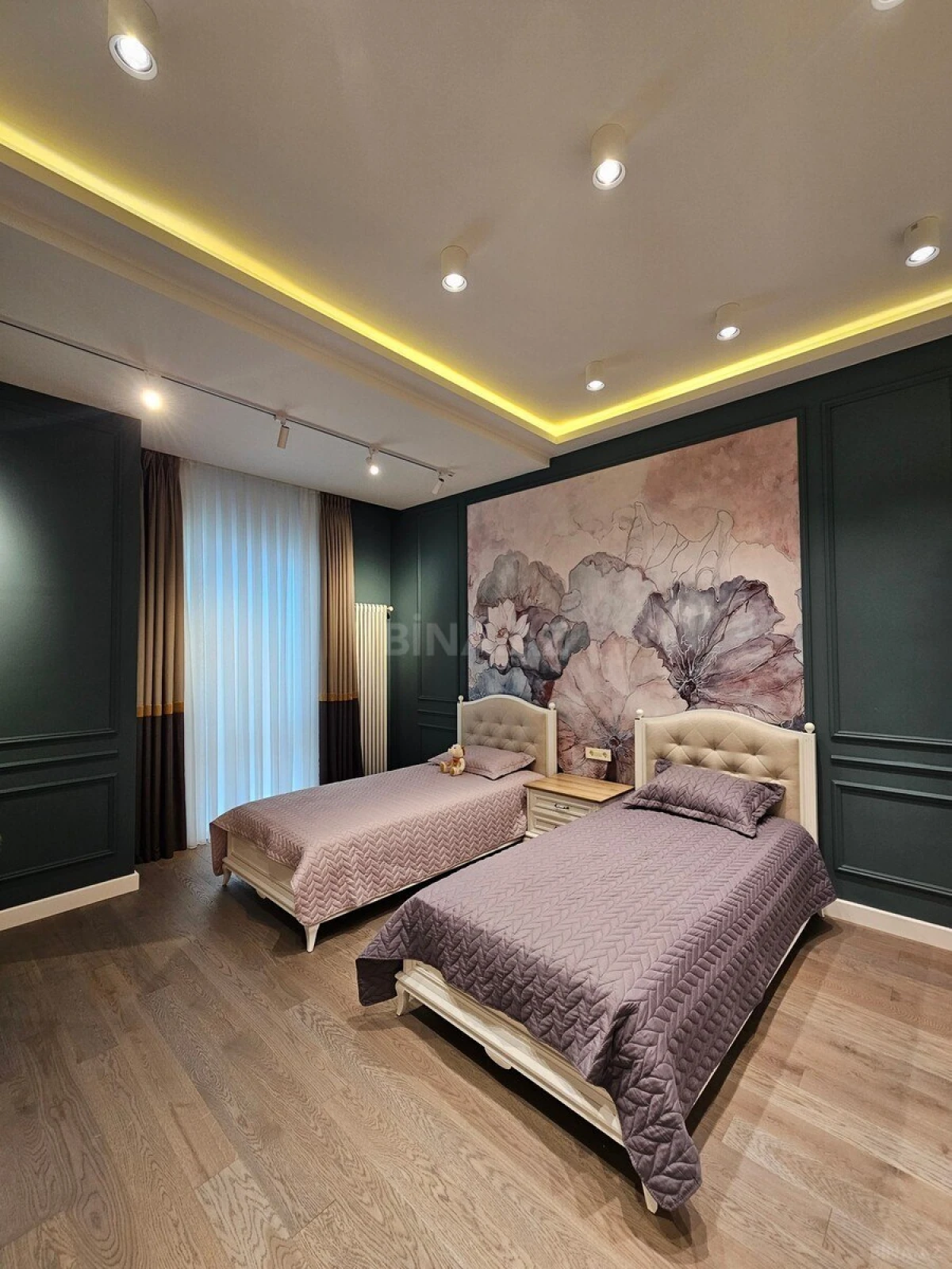 Satılır 3 otaqlı mənzil 153 m²