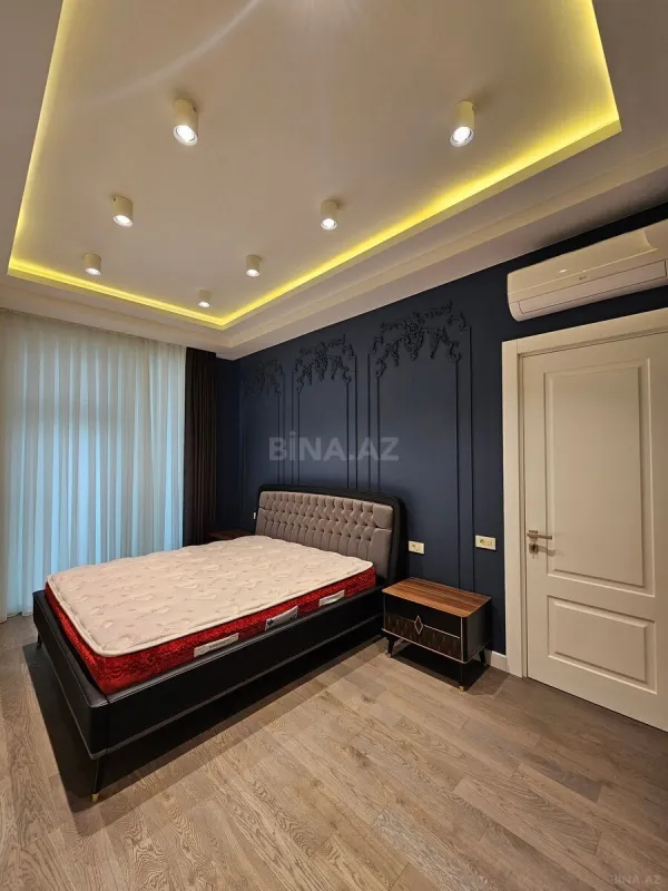 Satılır 3 otaqlı mənzil 153 m²