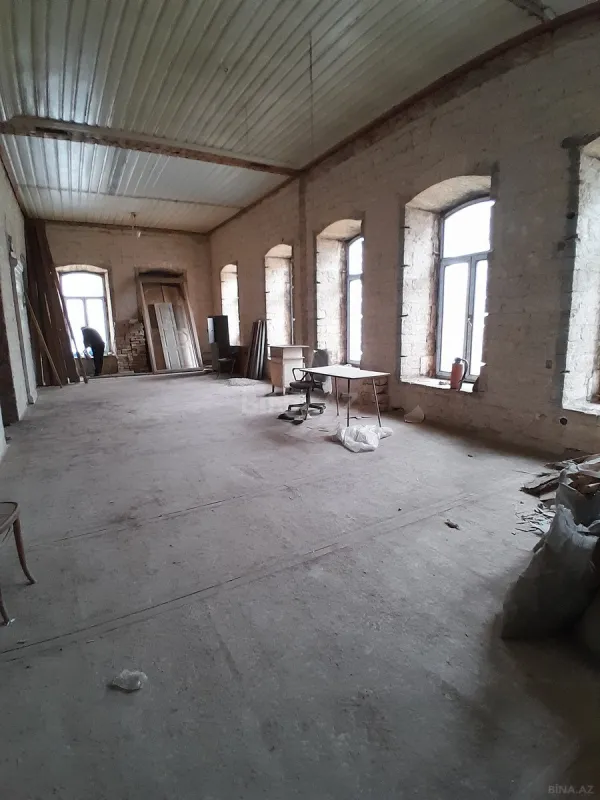 Satılır 4 otaqlı mənzil 130 m²