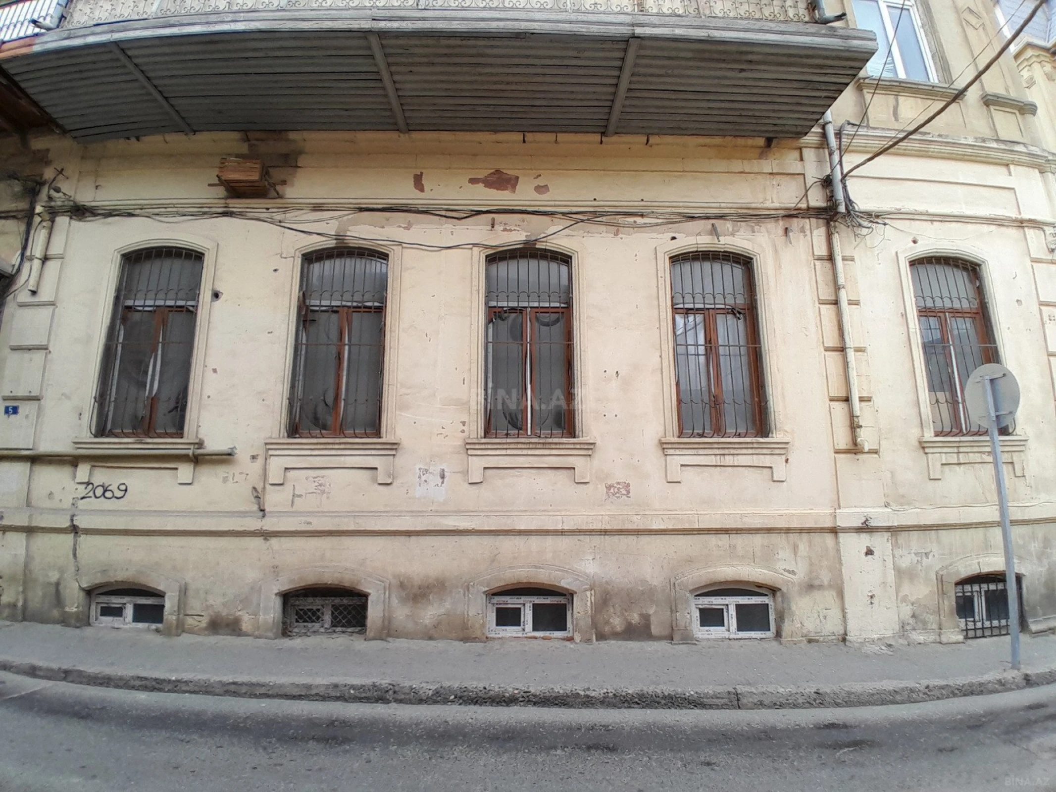 Satılır 4 otaqlı mənzil 130 m²