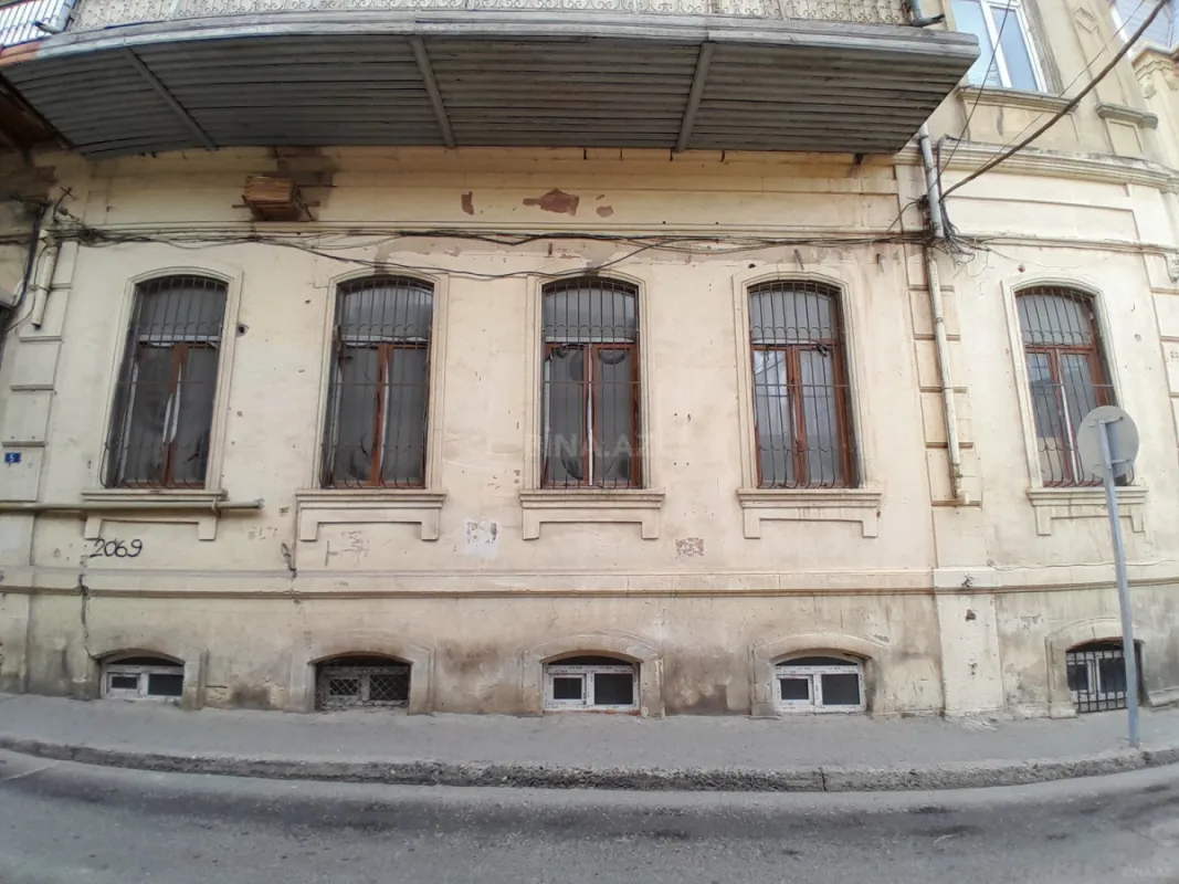 Satılır 4 otaqlı mənzil 130 m²