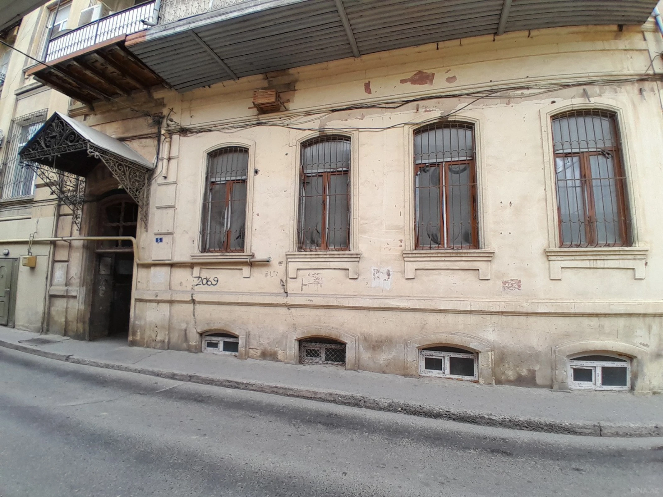Satılır 4 otaqlı mənzil 130 m²