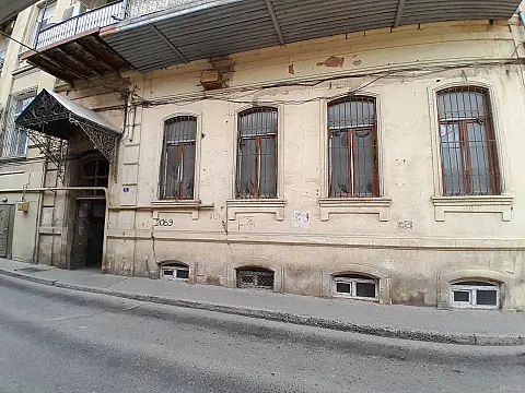 Satılır 4 otaqlı mənzil 130 m² — Bakı 4 otaq 130.00 m²