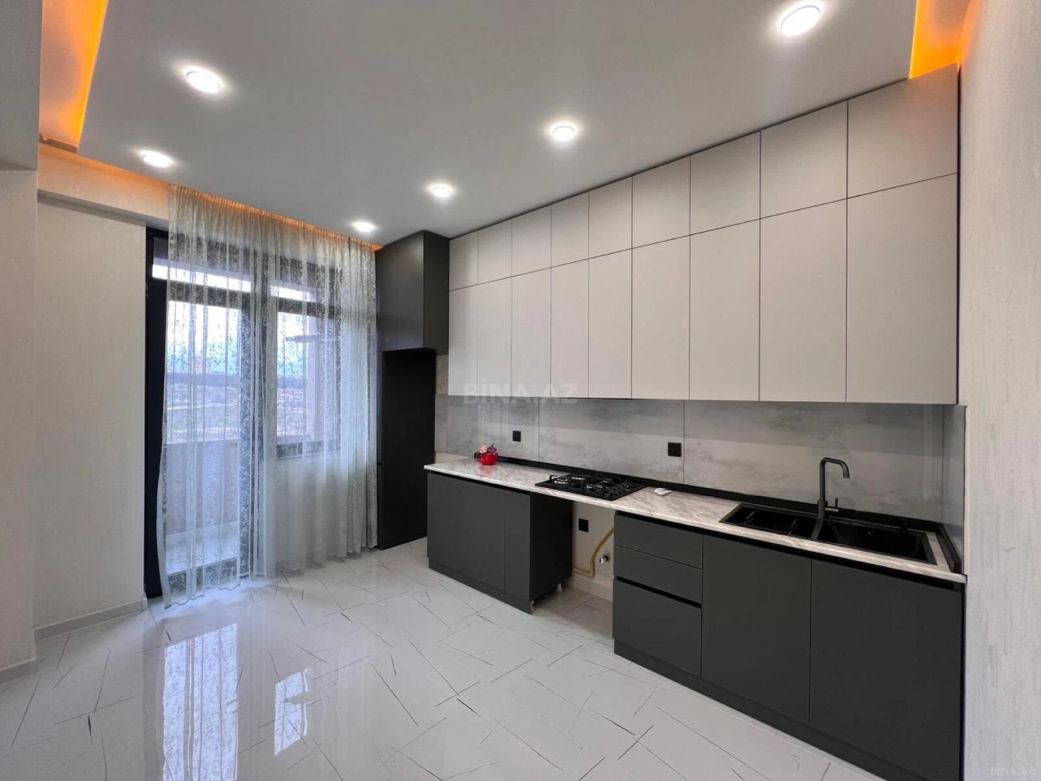Satılır 3 otaqlı mənzil 93 m²