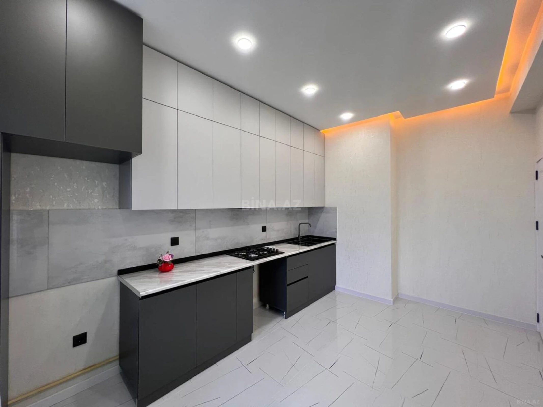 Satılır 3 otaqlı mənzil 93 m²