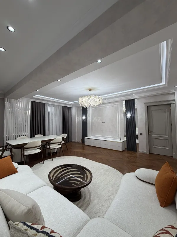 Satılır 3 otaqlı mənzil 138 m²