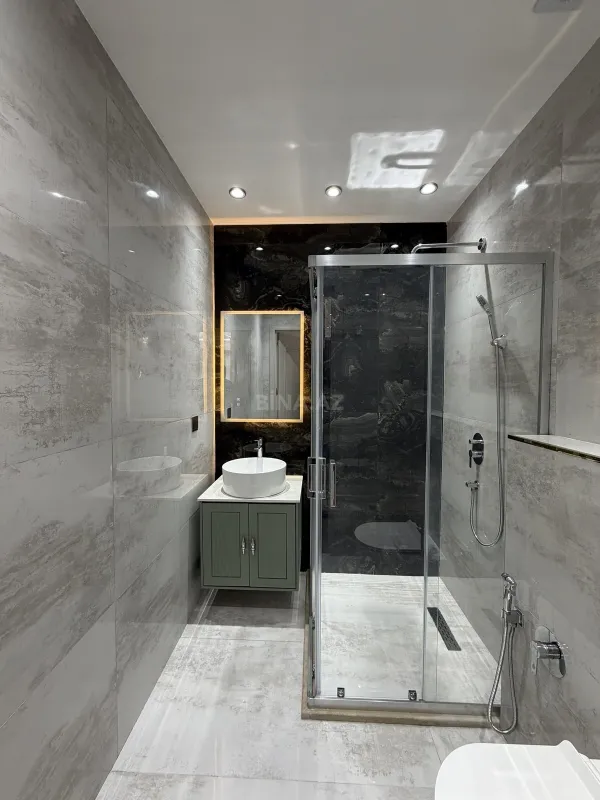 Satılır 3 otaqlı mənzil 138 m²