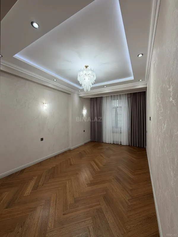 Satılır 3 otaqlı mənzil 138 m²