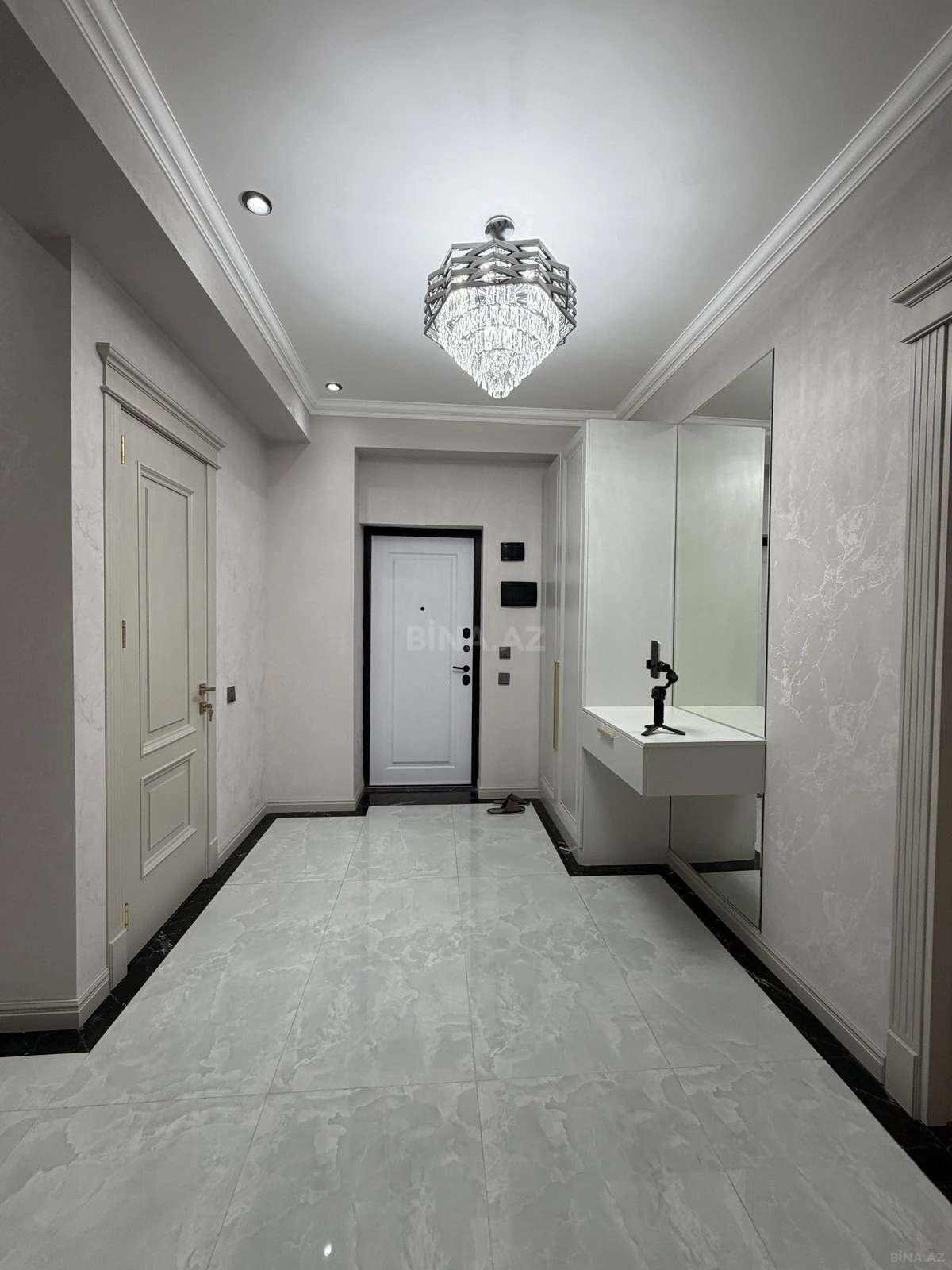 Satılır 3 otaqlı mənzil 138 m²