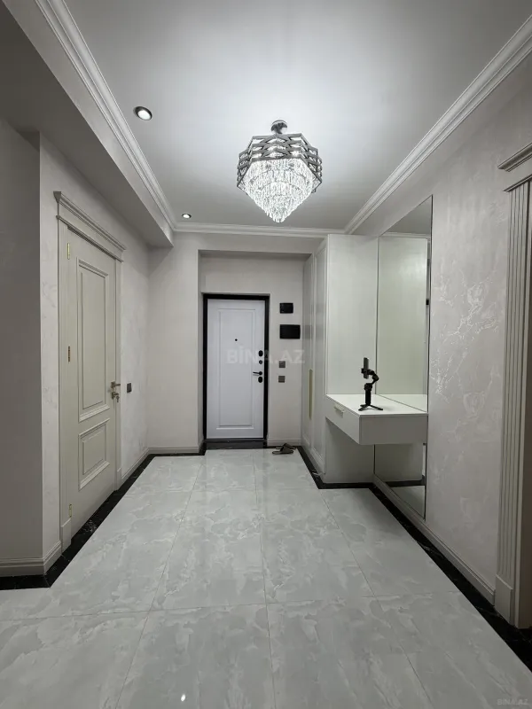 Satılır 3 otaqlı mənzil 138 m²